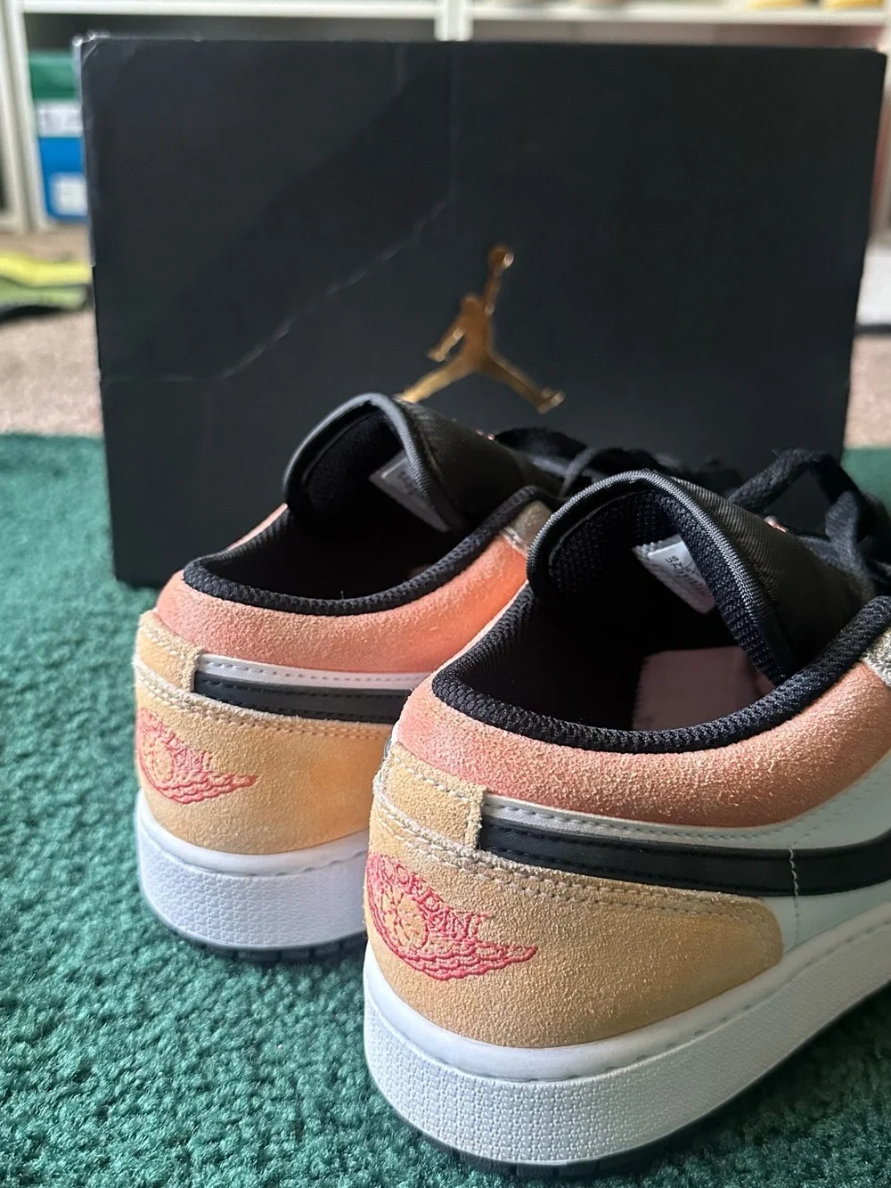 Jordan 1 Low SE Flight Club